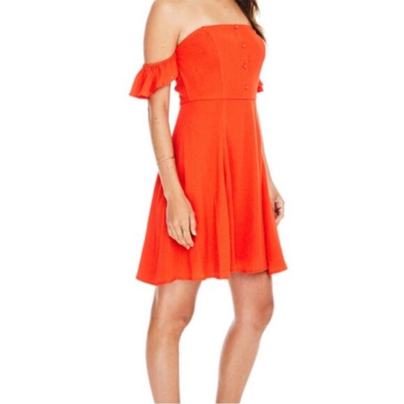 ASTR The Label Rosaria Off the Shoulder Mini Dress Size Medium - Picture 1 of 10